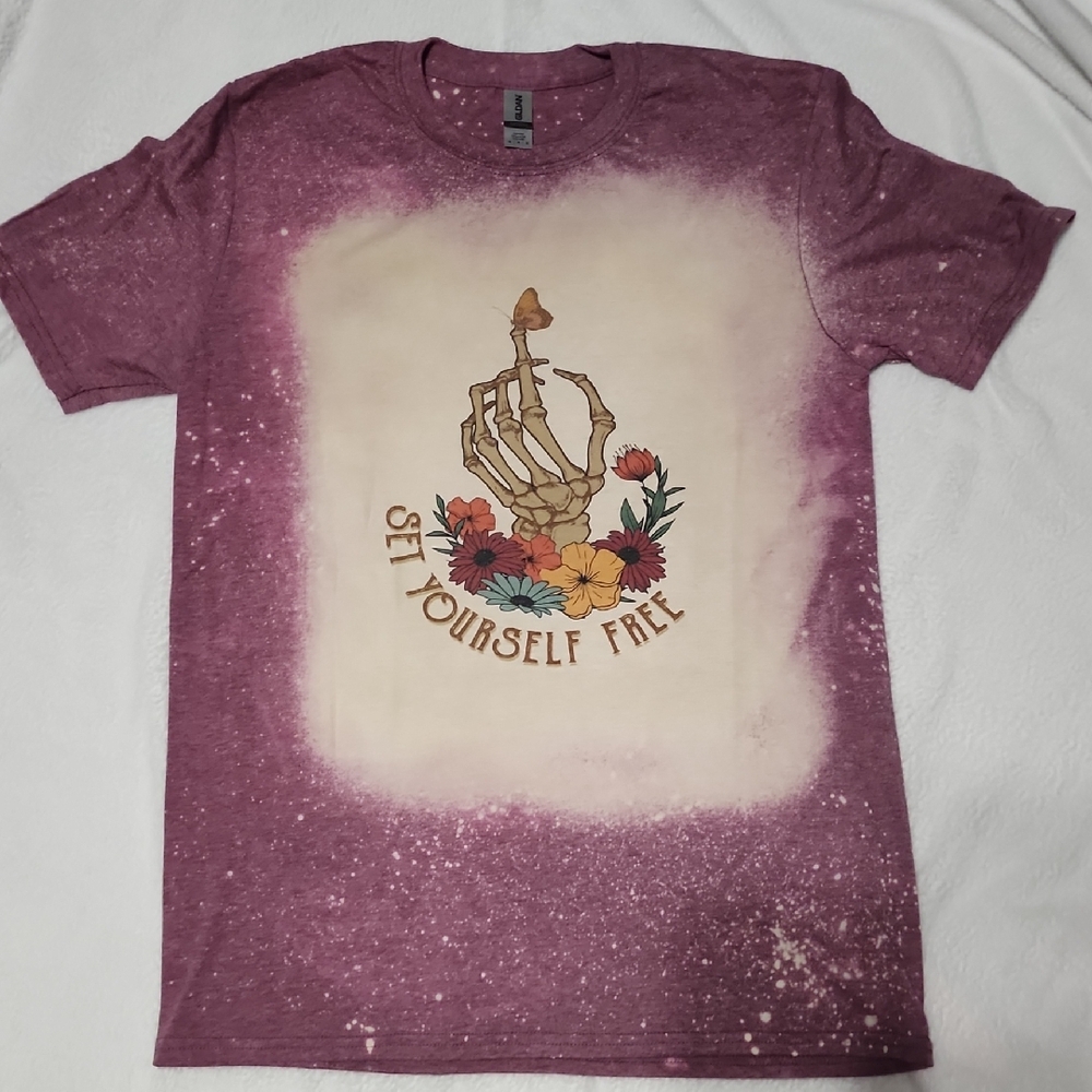 Maroon/Purple Graphic T-Shirt with Skeleton and Floral Design